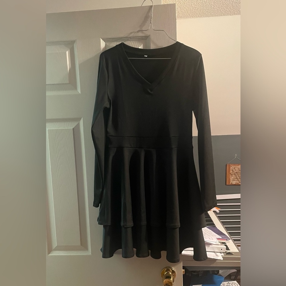 NWOT  A-line long sleeve dress. From light in the box.